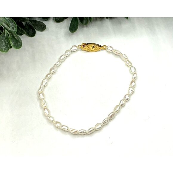 Freshwater Pearl Bracelet With Gold-tone Oval Clasp Elegant - Picture 1 of 6